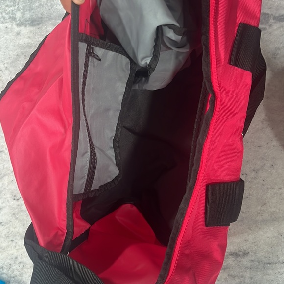 Pink Nike duffle bag normal use - Picture 3 of 4